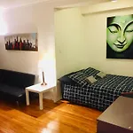 Stylish Montreal Apartment: Comfortable Stay In The Golden Square Mile