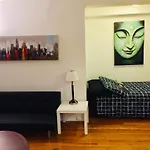 Stylish Montreal Apartment: Comfortable Stay In The Golden Square Mile