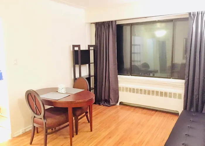Stylish Montreal Apartment: Comfortable Stay In The Golden Square Mile