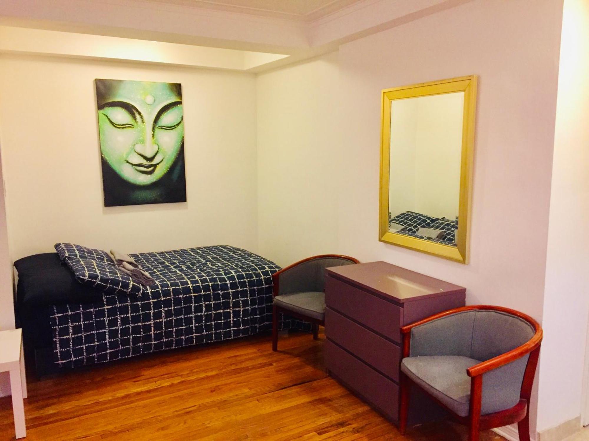 Stylish Apartment: Comfortable In The Golden Square Mile Montreal