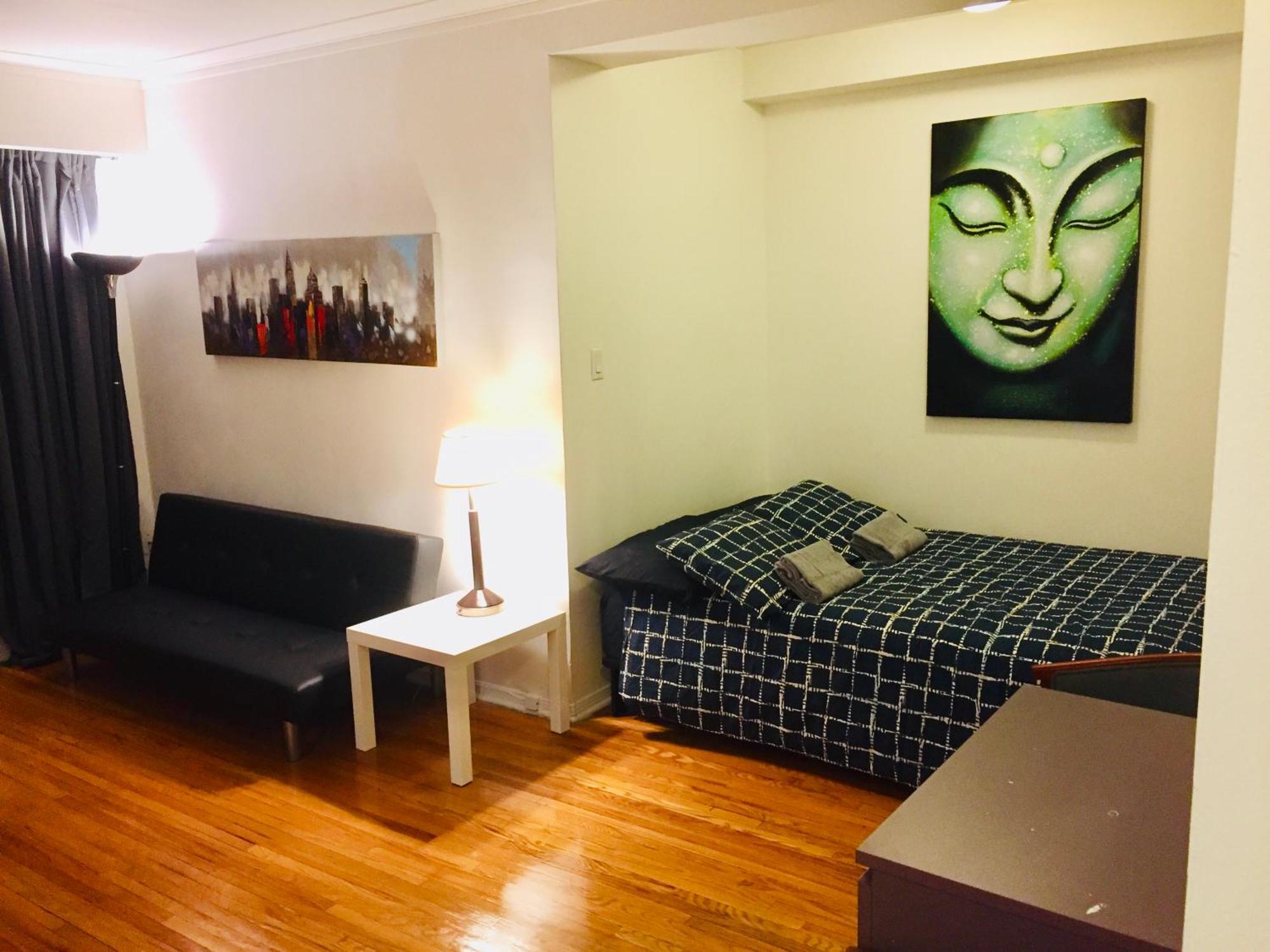 Stylish Apartment: Comfortable In The Golden Square Mile Apartment