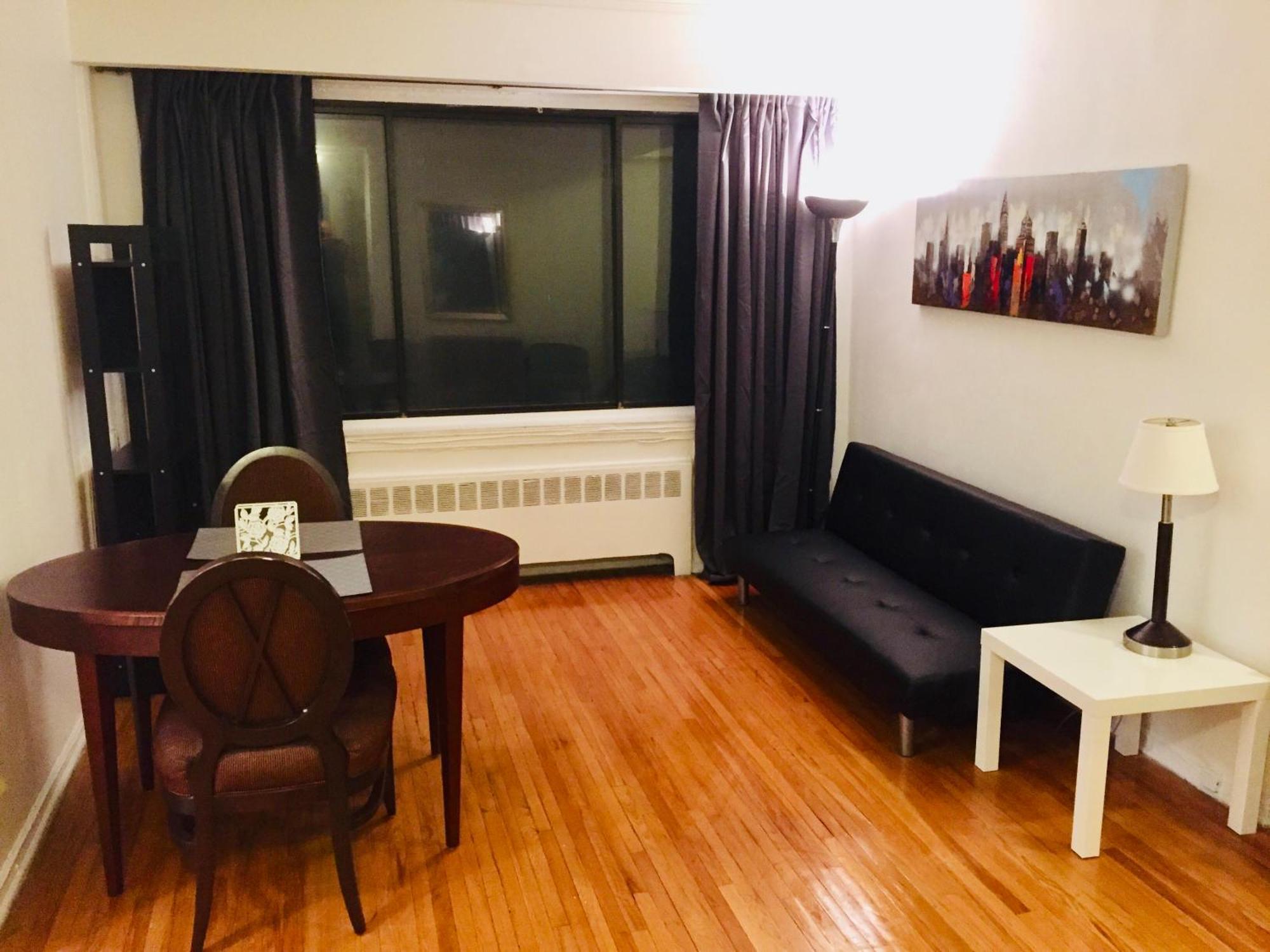 Apartment Stylish Apartment: Comfortable In The Golden Square Mile Montreal