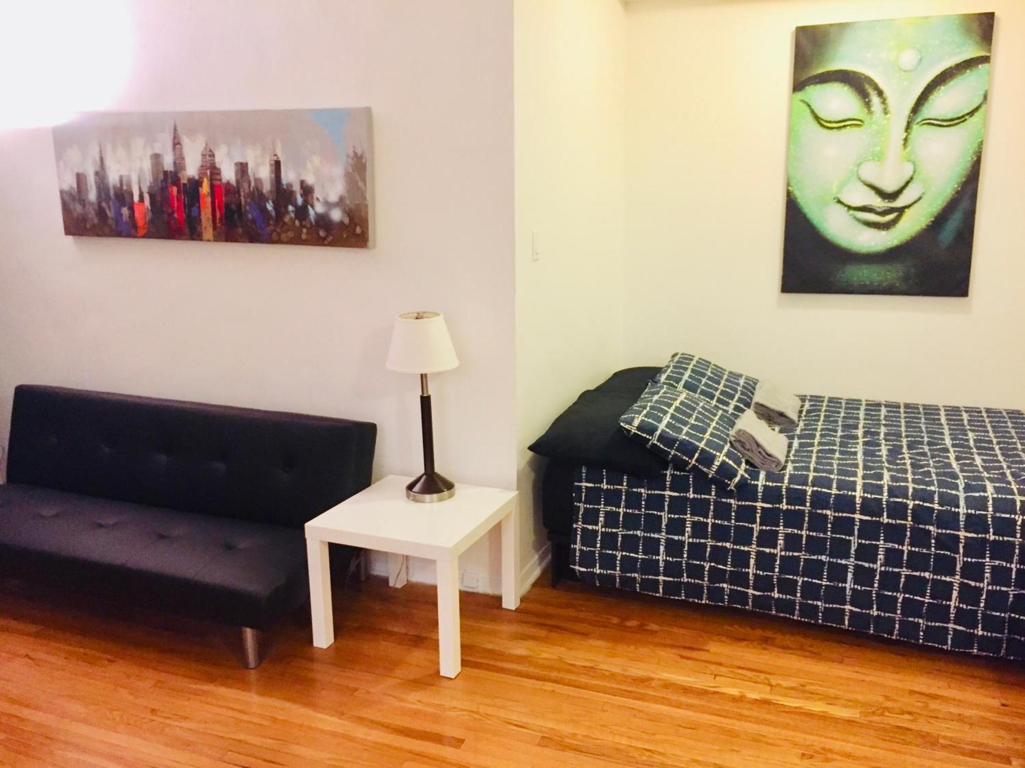 Apartment Stylish Apartment: Comfortable In The Golden Square Mile